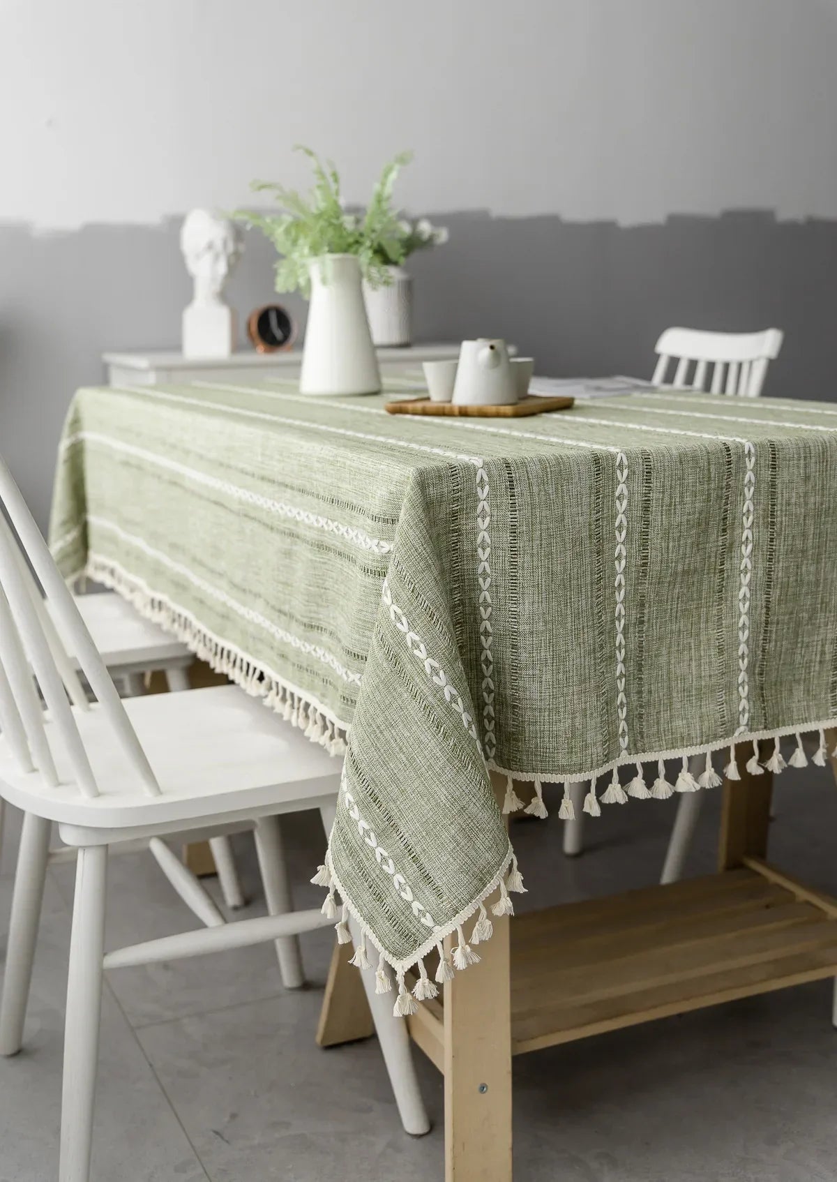 Elegant Striped Tablecloth with Tassels